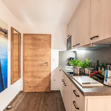 Gaeste- Und Apartmenthaus Wiesholler Химинг