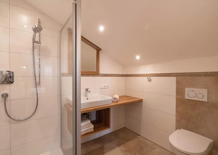 Konukevi Gaeste- Und Apartmenthaus Wiesholler 3*