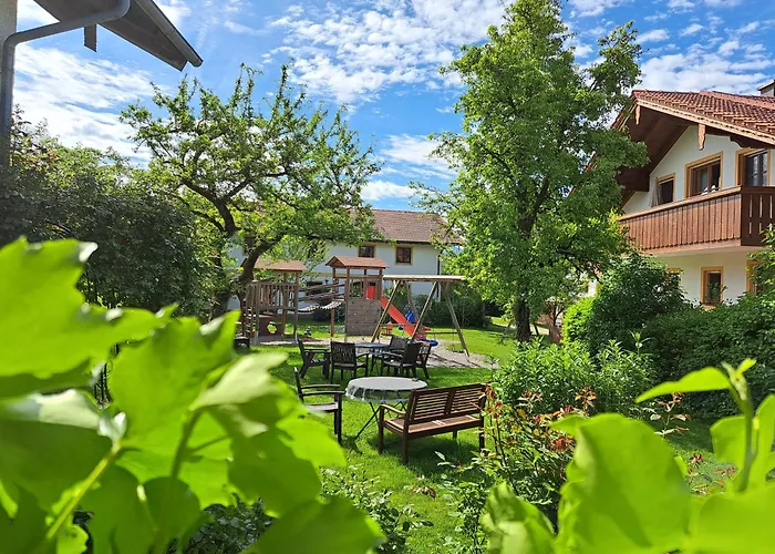 Gaeste- Und Apartmenthaus Wiesholler Konukevi 3*