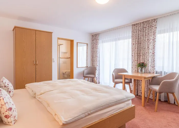 Gaeste- Und Apartmenthaus Wiesholler Konukevi Chieming