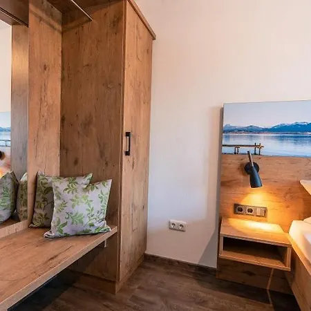 Gaeste- Und Apartmenthaus Wiesholler Maison d'hôtes Chieming