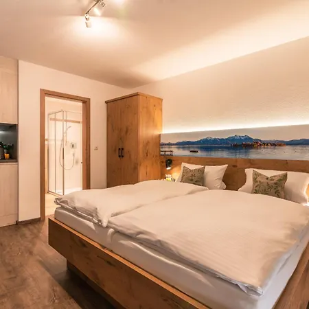 Gaeste- Und Apartmenthaus Wiesholler Maison d'hôtes