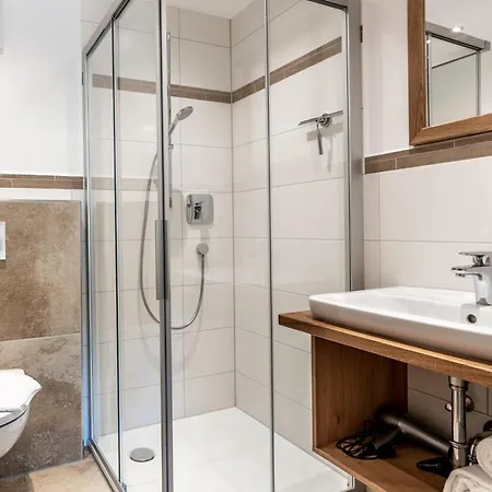 Gaeste- Und Apartmenthaus Wiesholler Maison d'hôtes 3*
