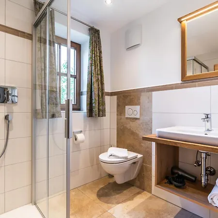Gaeste- Und Apartmenthaus Wiesholler
