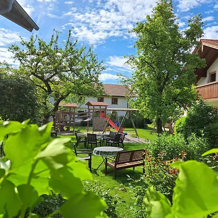 Gaeste- Und Apartmenthaus Wiesholler Maison d'hôtes 3*