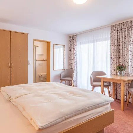 Gaeste- Und Apartmenthaus Wiesholler Guest house Chieming